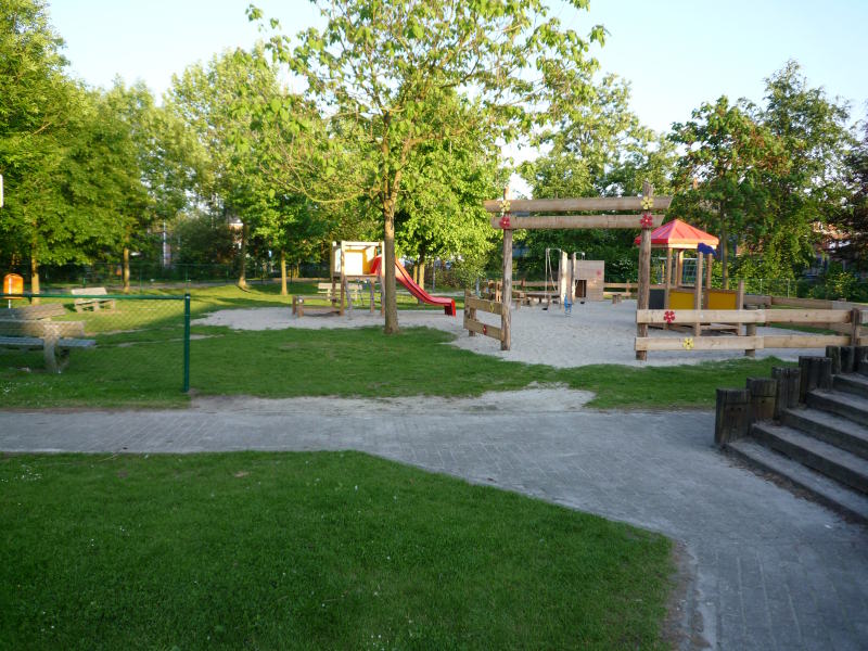 Speeltuin met zandbak