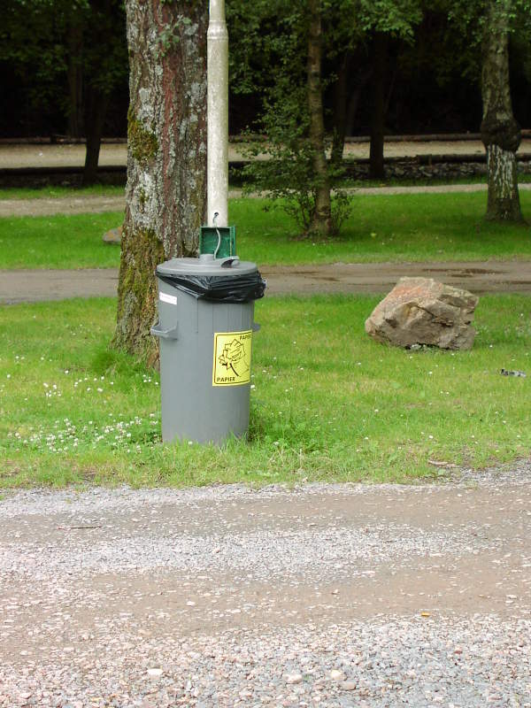 Abfallbehälter verfügbar